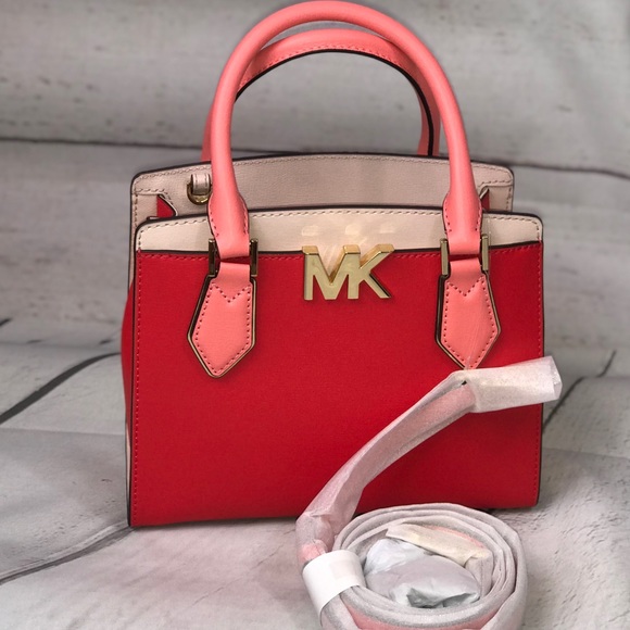 Michael Kors Mott MD Messenger - Picture 9 of 10
